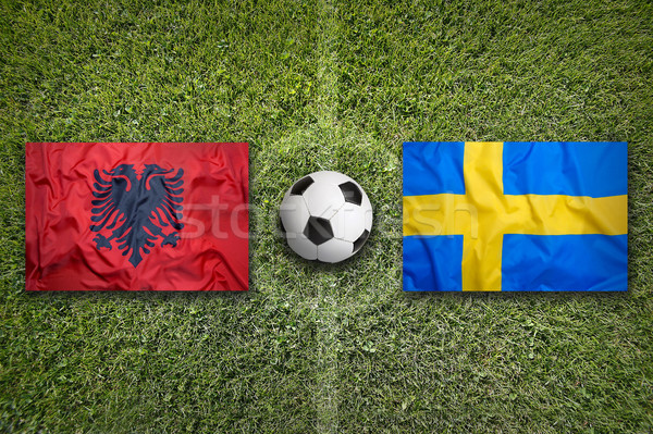 Foto stock: Albânia · vs · Suécia · bandeiras · campo · de · futebol · verde