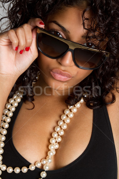 Femeie ochelari de soare frumos negru femeie fată Imagine de stoc © keeweeboy