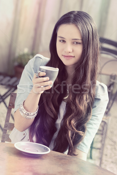 Mujer potable café hermosa feliz Foto stock © keeweeboy