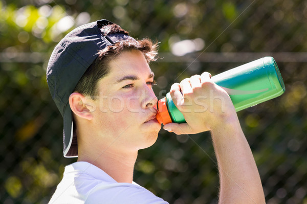 Mann Trinkwasser junger Mann trinken Flasche teen Stock foto © keeweeboy