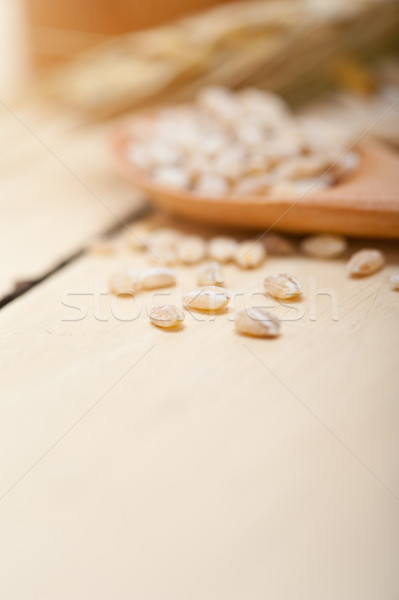 Organique grains de blé rustique table en bois macro [[stock_photo]] © keko64