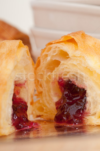 [[stock_photo]]: Croissant · français · baies · confiture · fraîches