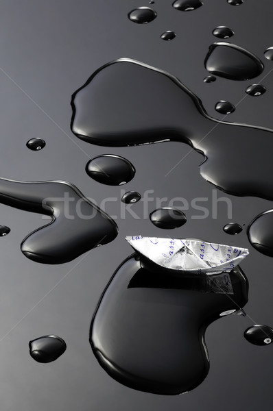 Stockfoto: Papier · boot · waterdruppels · zwarte · water
