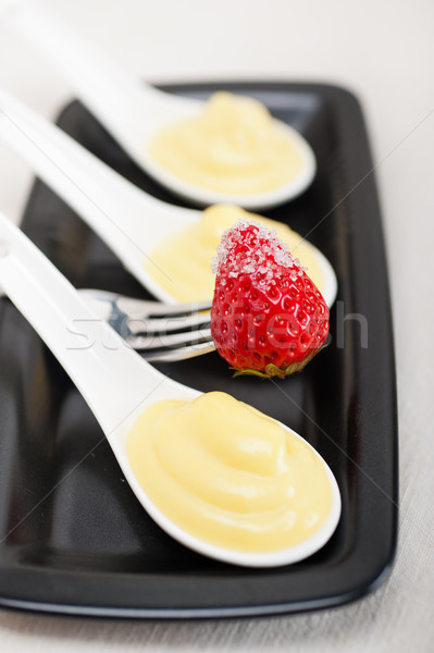乳蛋糕 奶油 草莓 叉 雞蛋 商業照片 © keko64