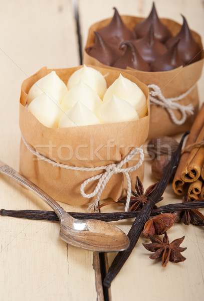 Czekolady wanilia przyprawy krem ciasto deser Zdjęcia stock © keko64