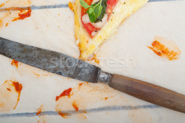 Foto d'archivio: Italiana · pizza · tradizionale · pomodoro · mozzarella · basilico