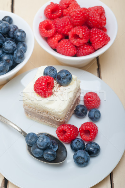 Fraîches framboise myrtille gâteau maison crème [[stock_photo]] © keko64