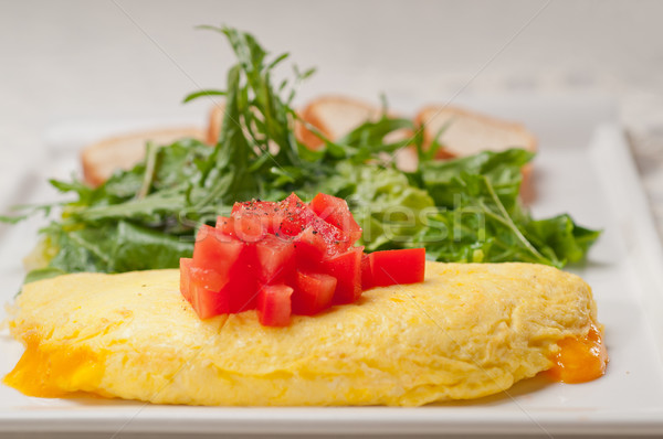 沙拉 · 火箭 · 食品 / home made omelette with cheese tomato