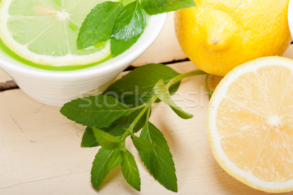 Mentă infuzie ceai lămâie proaspăt sănătos Imagine de stoc © keko64