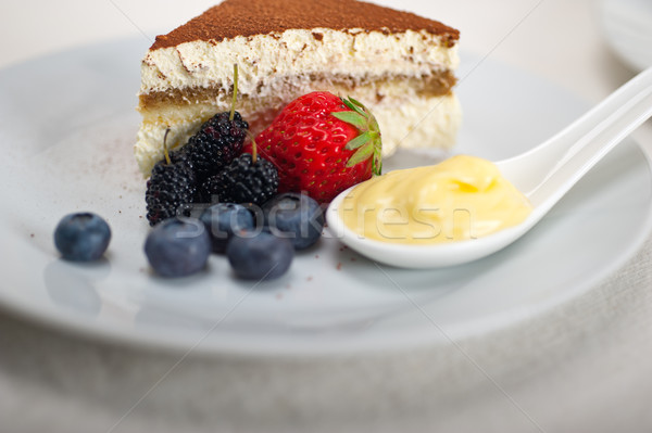 Tiramisu dessert baies crème classique italien Photo stock © keko64
