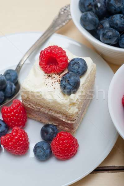 Fraîches framboise myrtille gâteau maison crème [[stock_photo]] © keko64