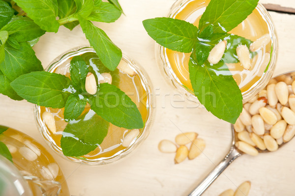 Foto stock: Árabe · tradicional · de · pinho · nozes · chá