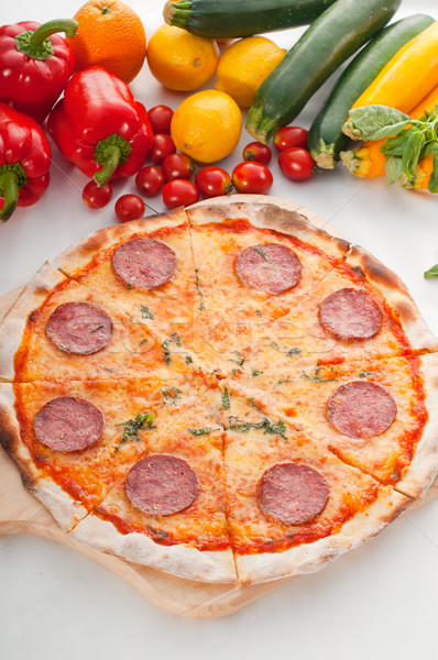 Włoski oryginał cienki pepperoni pizza świeże warzywa Zdjęcia stock © keko64