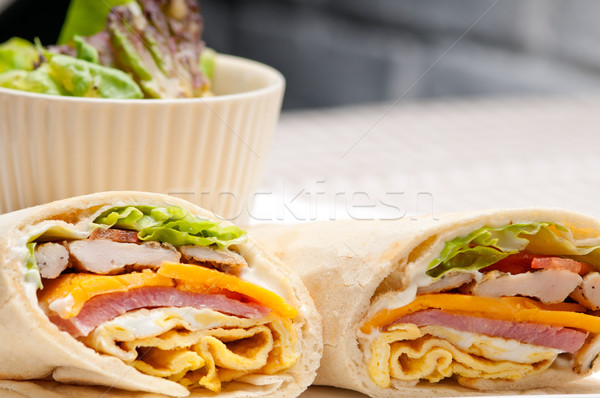 Sandvis triplu pita pâine rula proaspăt sănătos Imagine de stoc © keko64