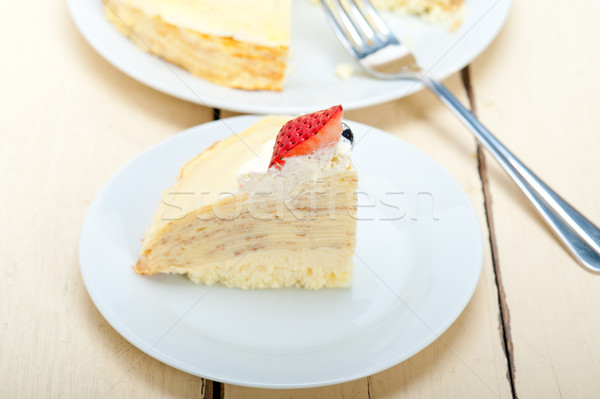 Crêpe pannenkoek cake slagroom aardbei top Stockfoto © keko64