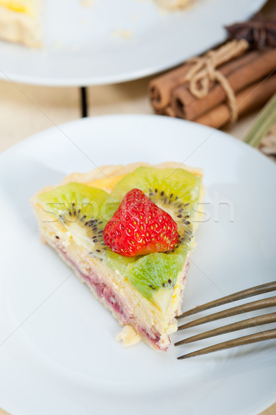 Kiwi fragola torta crostata limone crema pasticcera Foto d'archivio © keko64