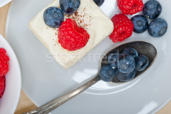 Fraîches framboise myrtille gâteau maison crème [[stock_photo]] © keko64