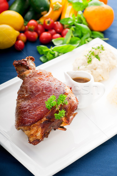 Original gratar carne de porc servit varza Imagine de stoc © keko64