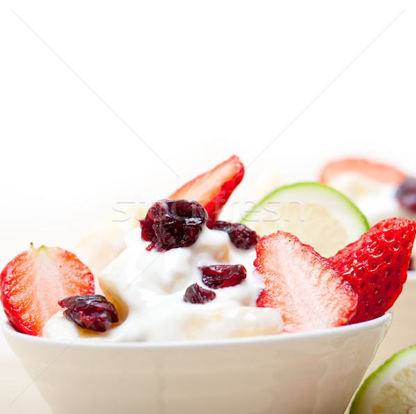 Fruits yogourt salade saine déjeuner blanche Photo stock © keko64