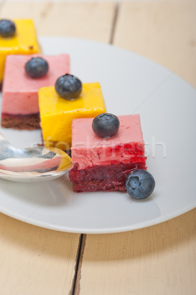 Erdbeere Mango Dessert Kuchen frischen Heidelbeere Stock foto © keko64