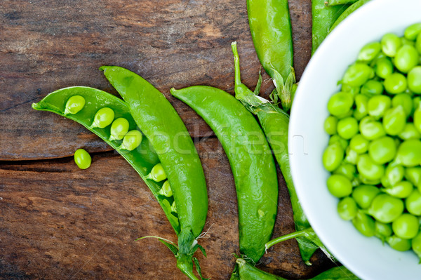 Vers groene erwten rustiek houten tafel textuur Stockfoto © keko64