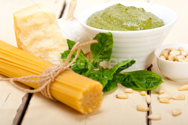 Foto stock: Italiano · tradicional · manjericão · pesto · macarrão · ingredientes