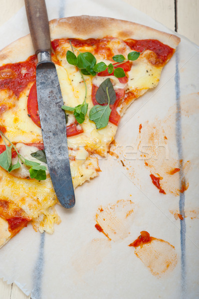 Italiano pizza tradicional tomate mozzarella albahaca Foto stock © keko64