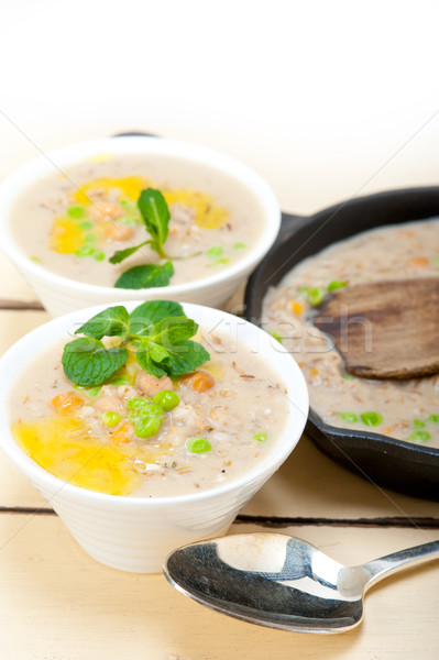 Orientul mijlociu orz supă mentă frunze top Imagine de stoc © keko64