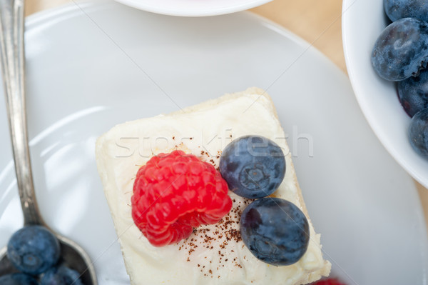 Fraîches framboise myrtille gâteau maison crème [[stock_photo]] © keko64