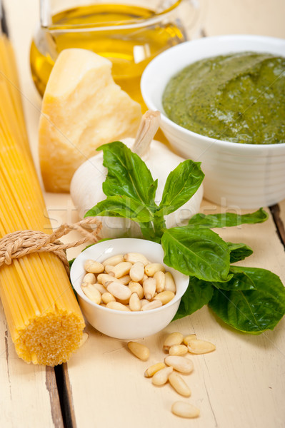 Stok fotoğraf: İtalyan · geleneksel · fesleğen · pesto · makarna · malzemeler