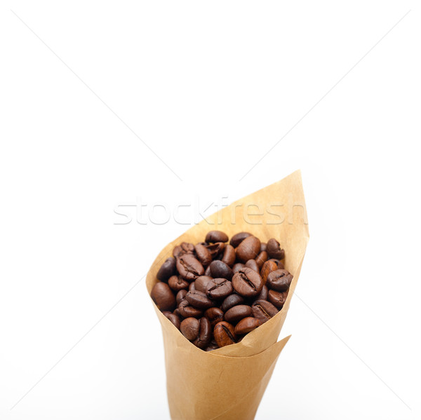 Espresso boabe de cafea hârtie con corn al abundentei alb Imagine de stoc © keko64