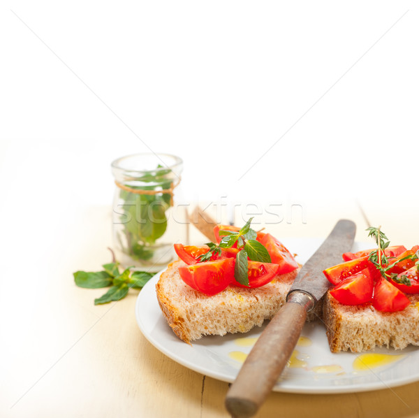 Italiano tomates bruschetta de folhas madeira Foto stock © keko64