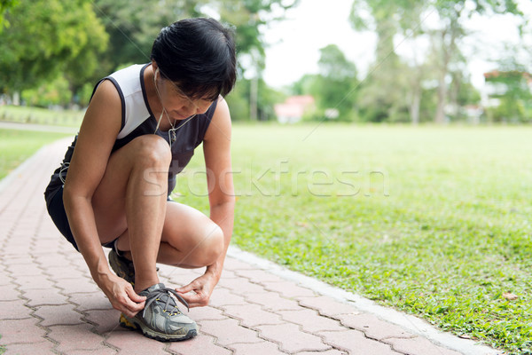 Stok fotoğraf: Kıdemli · jogging · yapan · çalışma · ayakkabı · kadın · spor