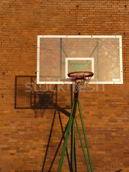Koszykówki netto cień czerwony ściany cegieł Zdjęcia stock © Kidza