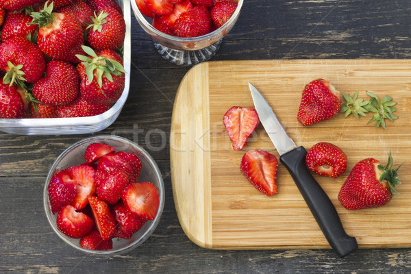 Fraîches fraises jardin fond rouge fraise [[stock_photo]] © Kidza