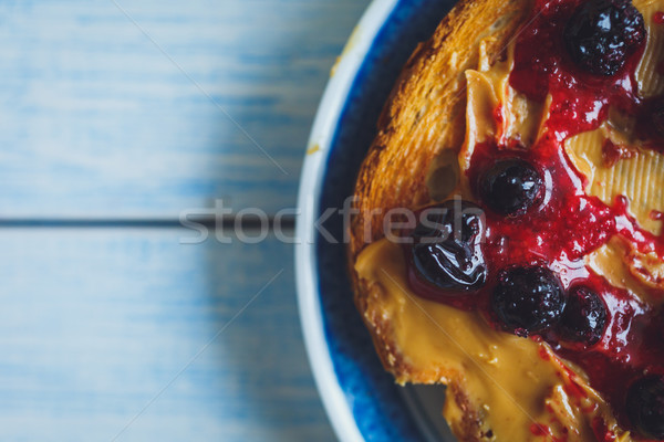 Sandwich beurre d'arachide noir groseille confiture haut [[stock_photo]] © kkolosov