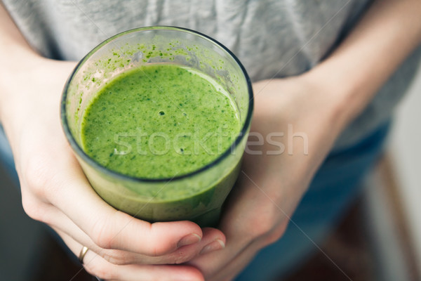 [[stock_photo]]: Femme · verre · smoothie · vert · coup