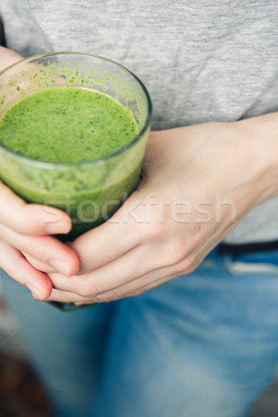 Mulher vidro smoothie verde tiro Foto stock © kkolosov