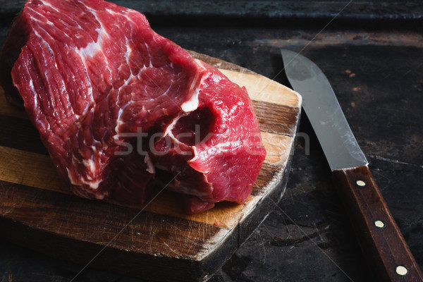 Fraîches viande boeuf sombre planche à découper cuisine [[stock_photo]] © kkolosov