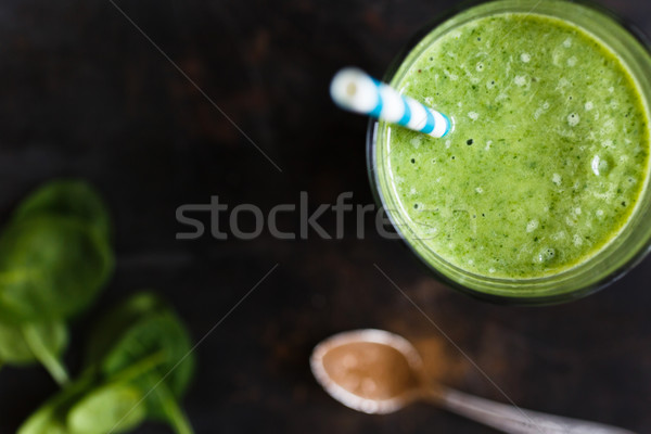 Smoothie verde vidro listrado palha escuro topo Foto stock © kkolosov