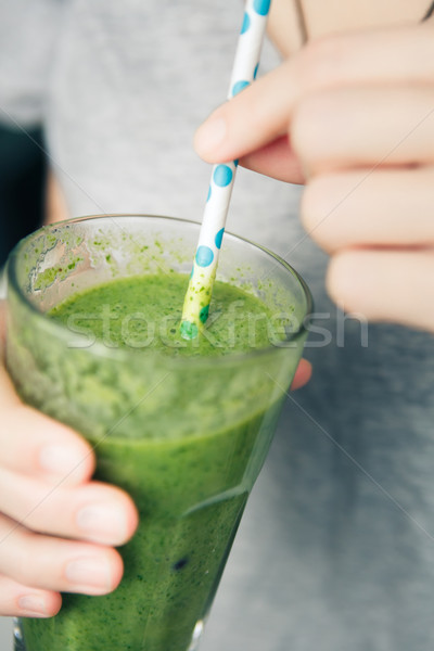 Femme verre smoothie vert coup [[stock_photo]] © kkolosov