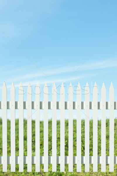 白 籬笆 新 繪 天空 商業照片 © klikk