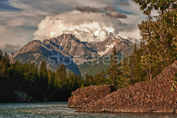 Furtună munţi apus Canada rapid Imagine de stoc © Klodien