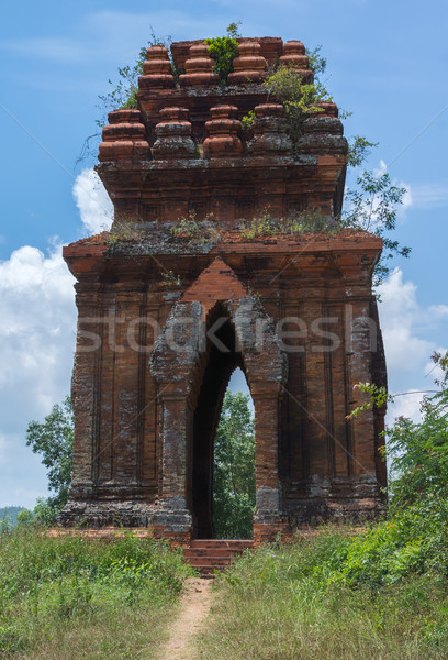 Uita una towers Vietnam albastru cărămidă Imagine de stoc © Klodien