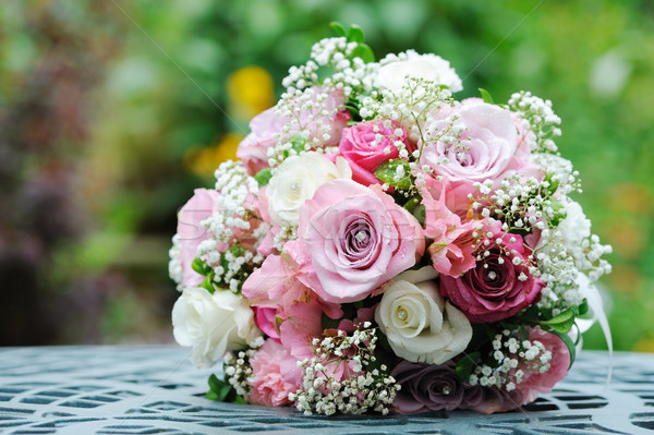 Menyasszonyok virágok virágcsokor rózsaszín fehér rózsák Stock fotó © KMWPhotography