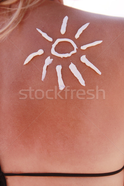 Sol crema femenino atrás playa mujeres Foto stock © koca777