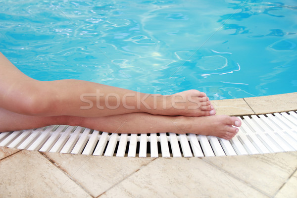 Femenino piernas agua piscina hombre moda Foto stock © koca777