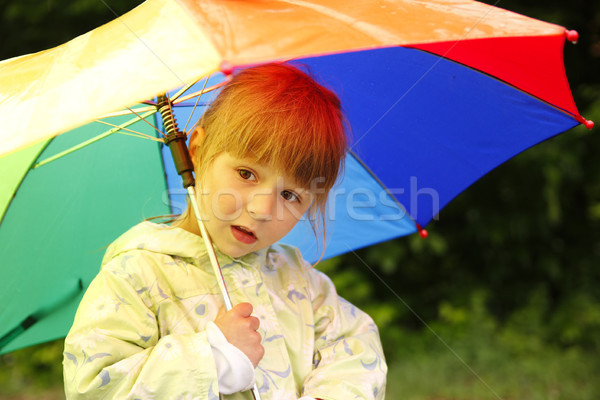 Fată umbrelă ploaie fetita apă primăvară Imagine de stoc © koca777