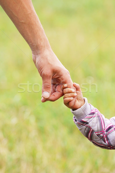 Padres mano pequeño nino familia seguridad Foto stock © koca777