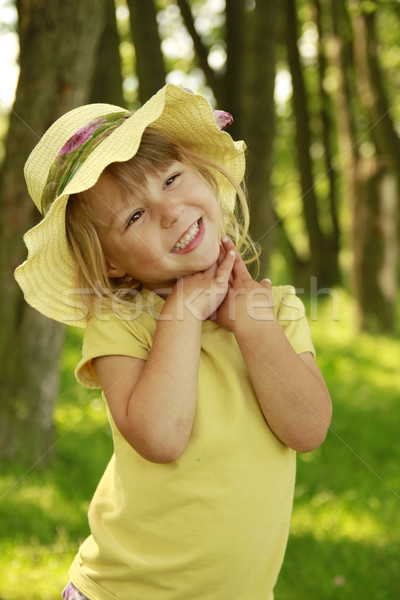 Belle petite fille chapeau nature famille fille [[stock_photo]] © koca777